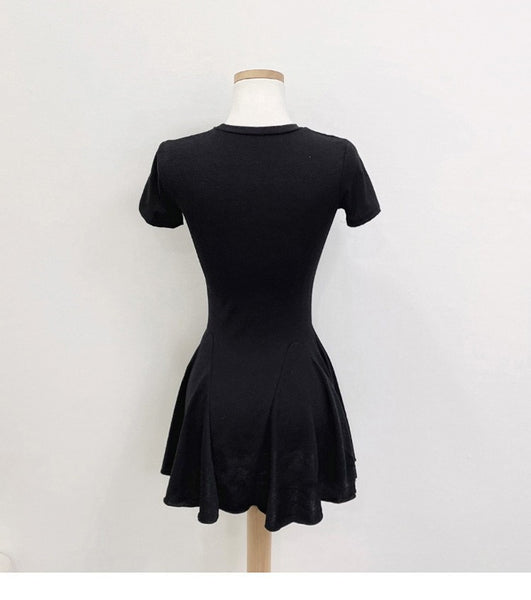 Figure-Enhancing, Comfortable Short Sleeve Ruffle Dress with Feminine Elegance