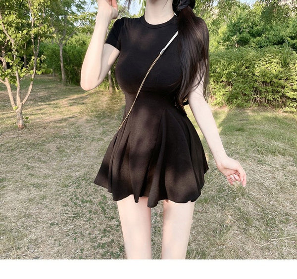 Figure-Enhancing, Comfortable Short Sleeve Ruffle Dress with Feminine Elegance